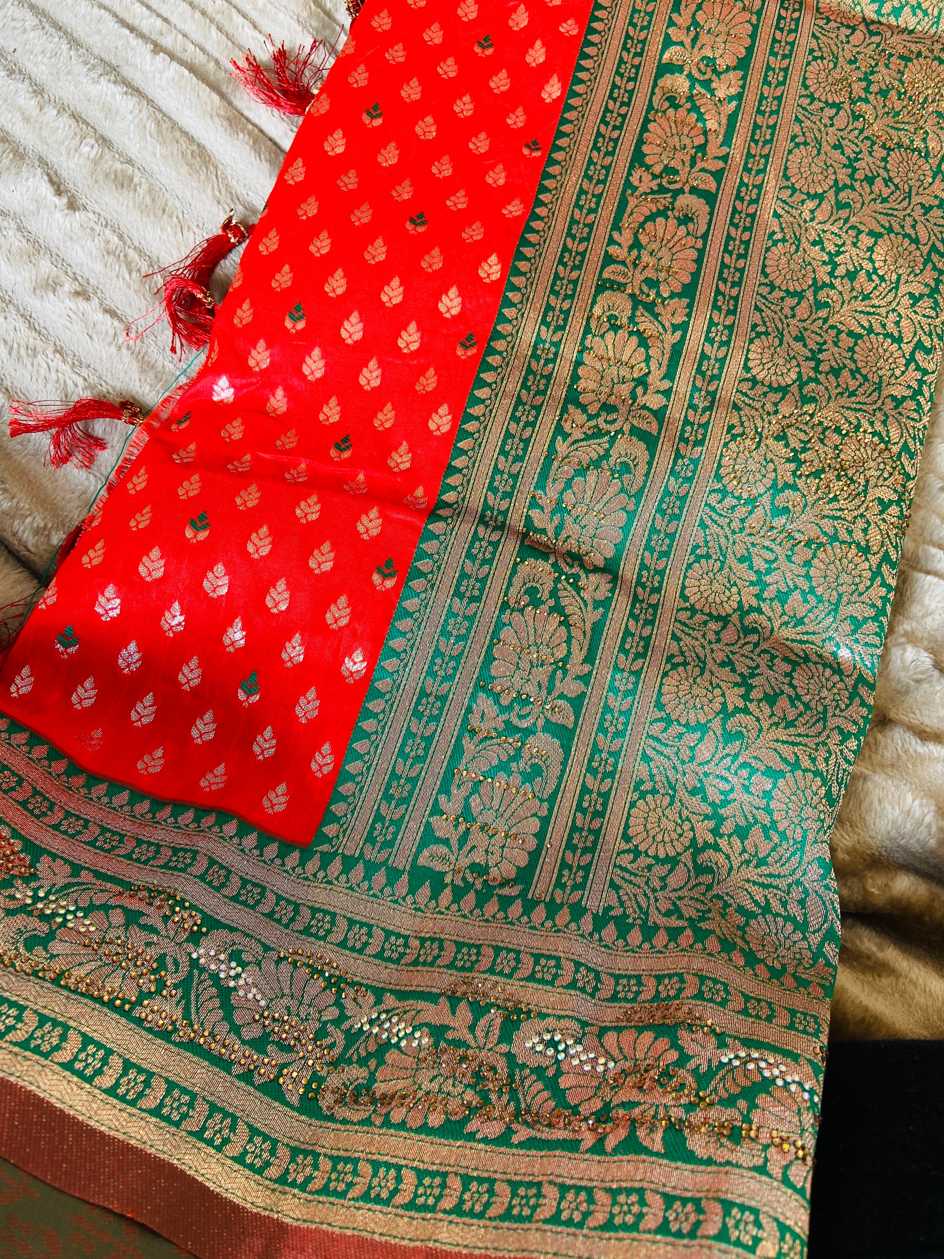 Banarsi Silk sare with great Combo of Red and Green Saroj the label