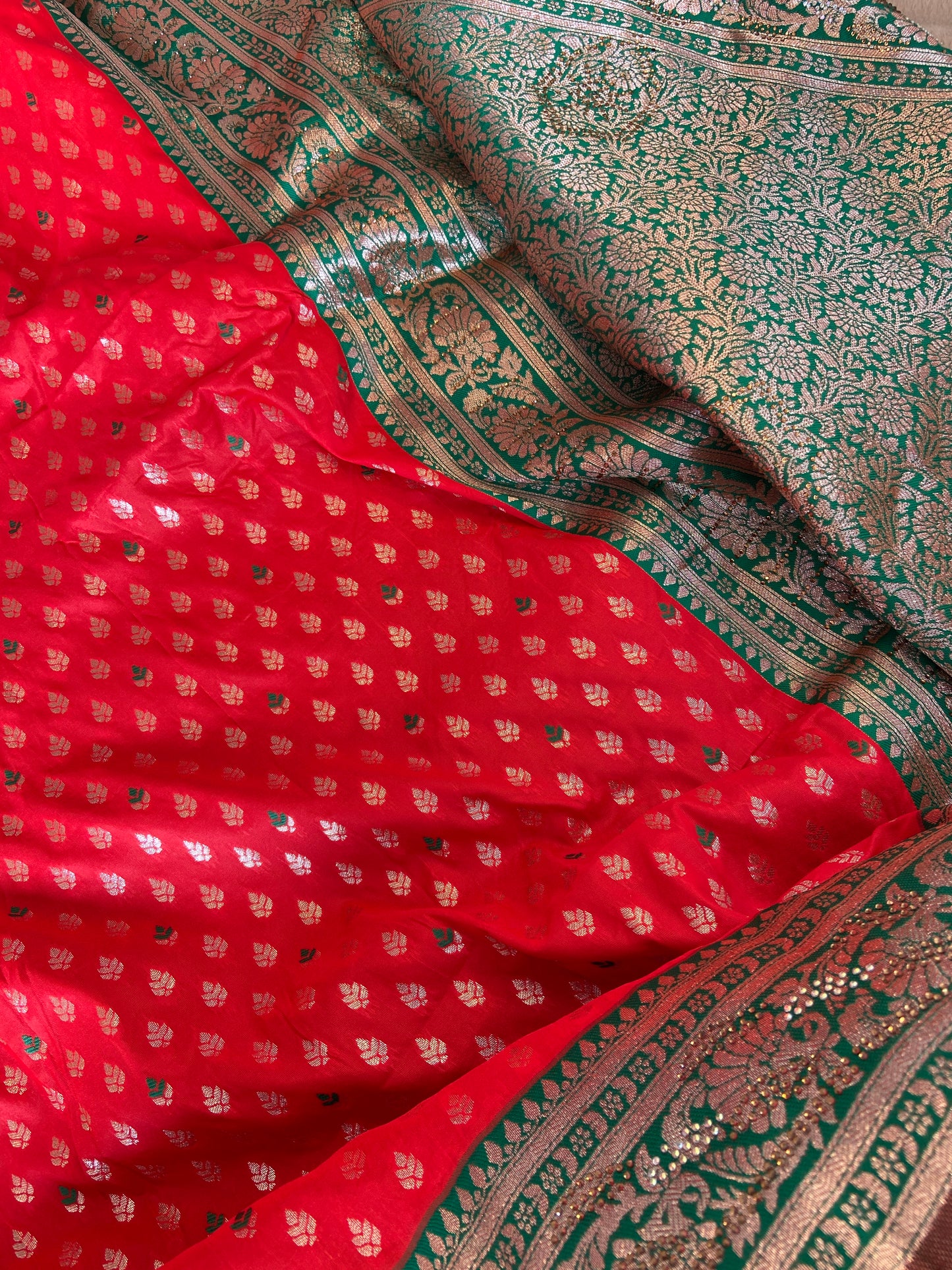 Banarsi Silk sare with great Combo of Red and Green Saroj the label