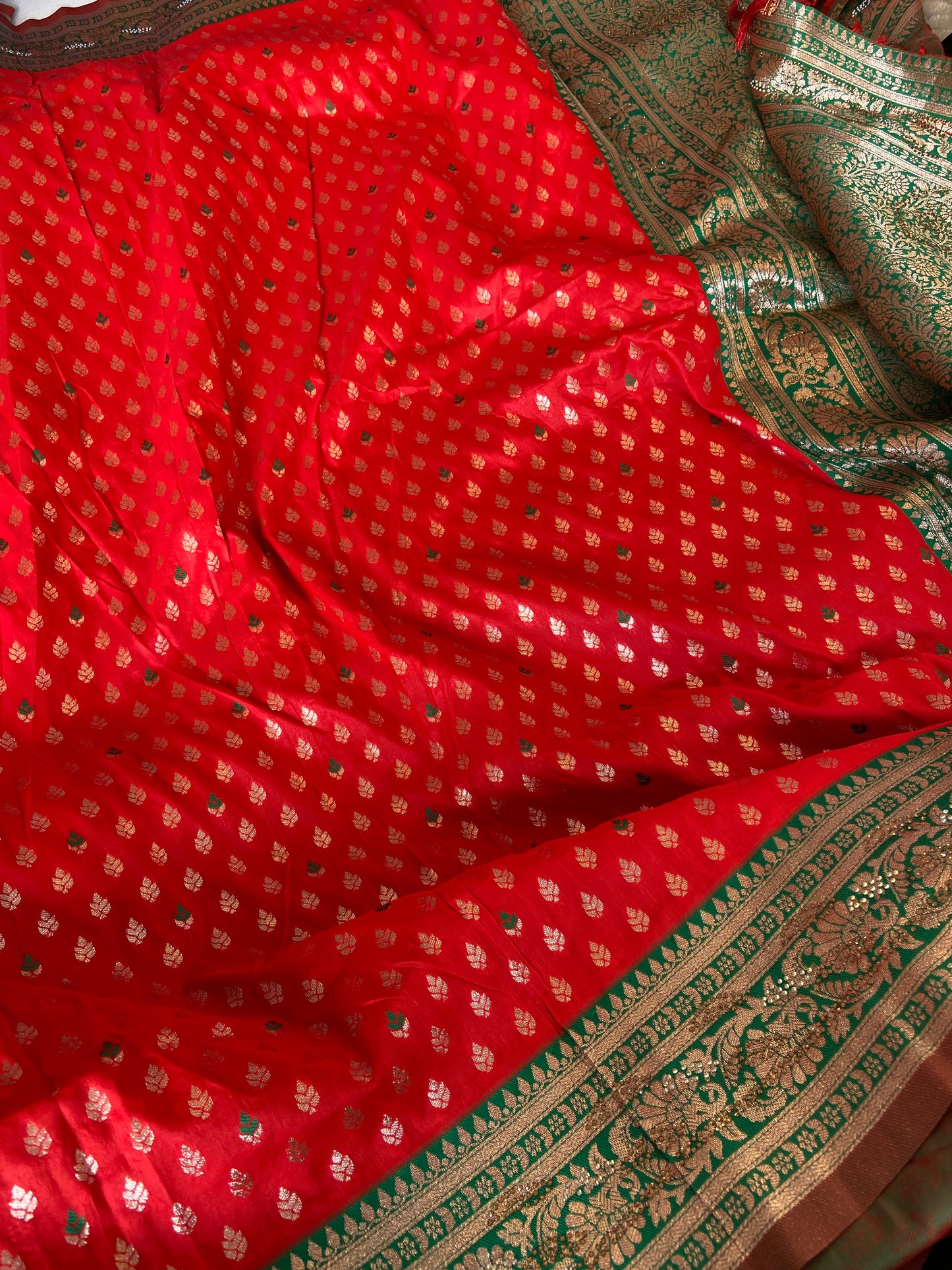 Banarsi Silk sare with great Combo of Red and Green Saroj the label